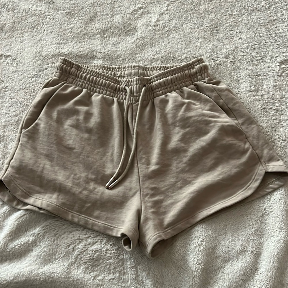 H&M short tan cream color only wore twice